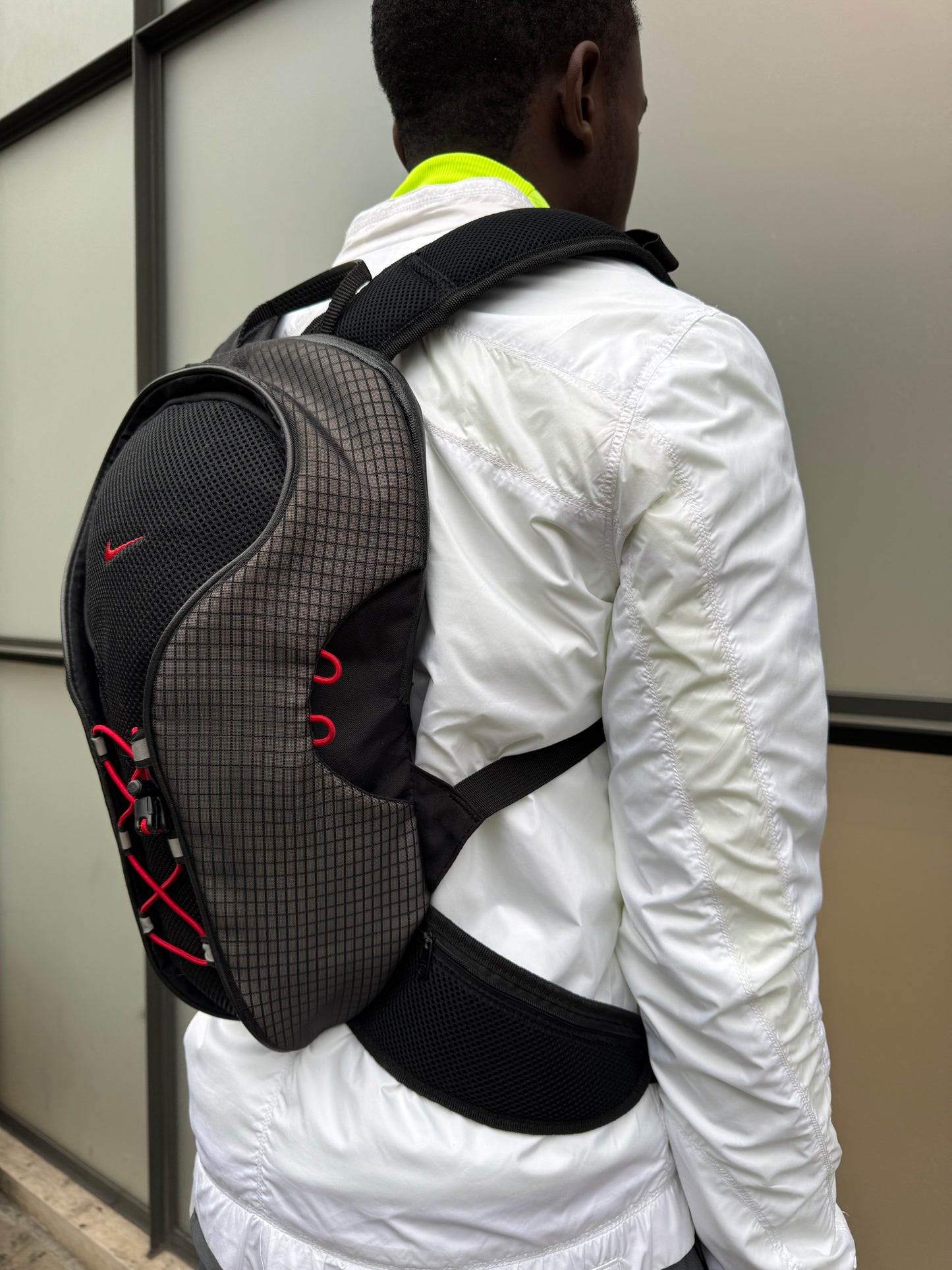 Early 2000’s Nike Jet Black/Red Technical 1.0 Track Bag