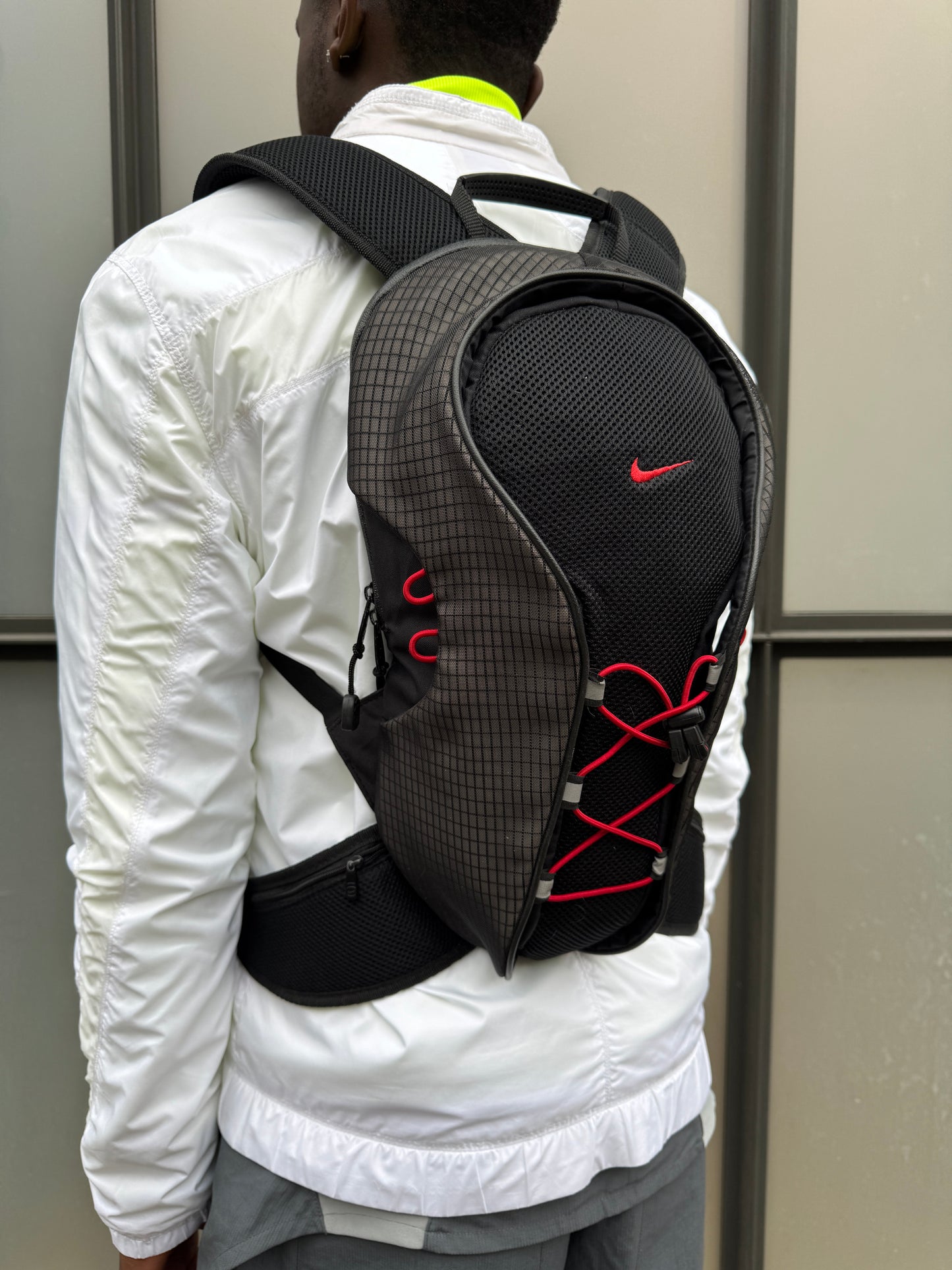 Early 2000’s Nike Jet Black/Red Technical 1.0 Track Bag