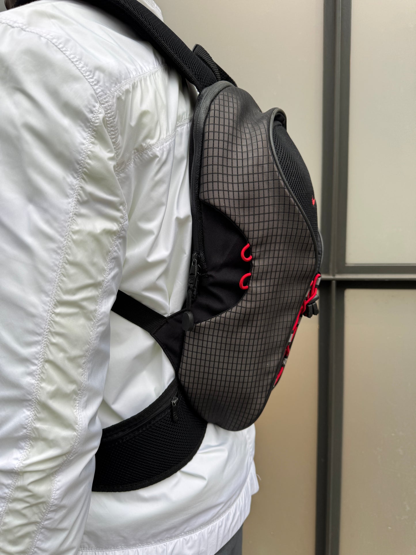 Early 2000’s Nike Jet Black/Red Technical 1.0 Track Bag