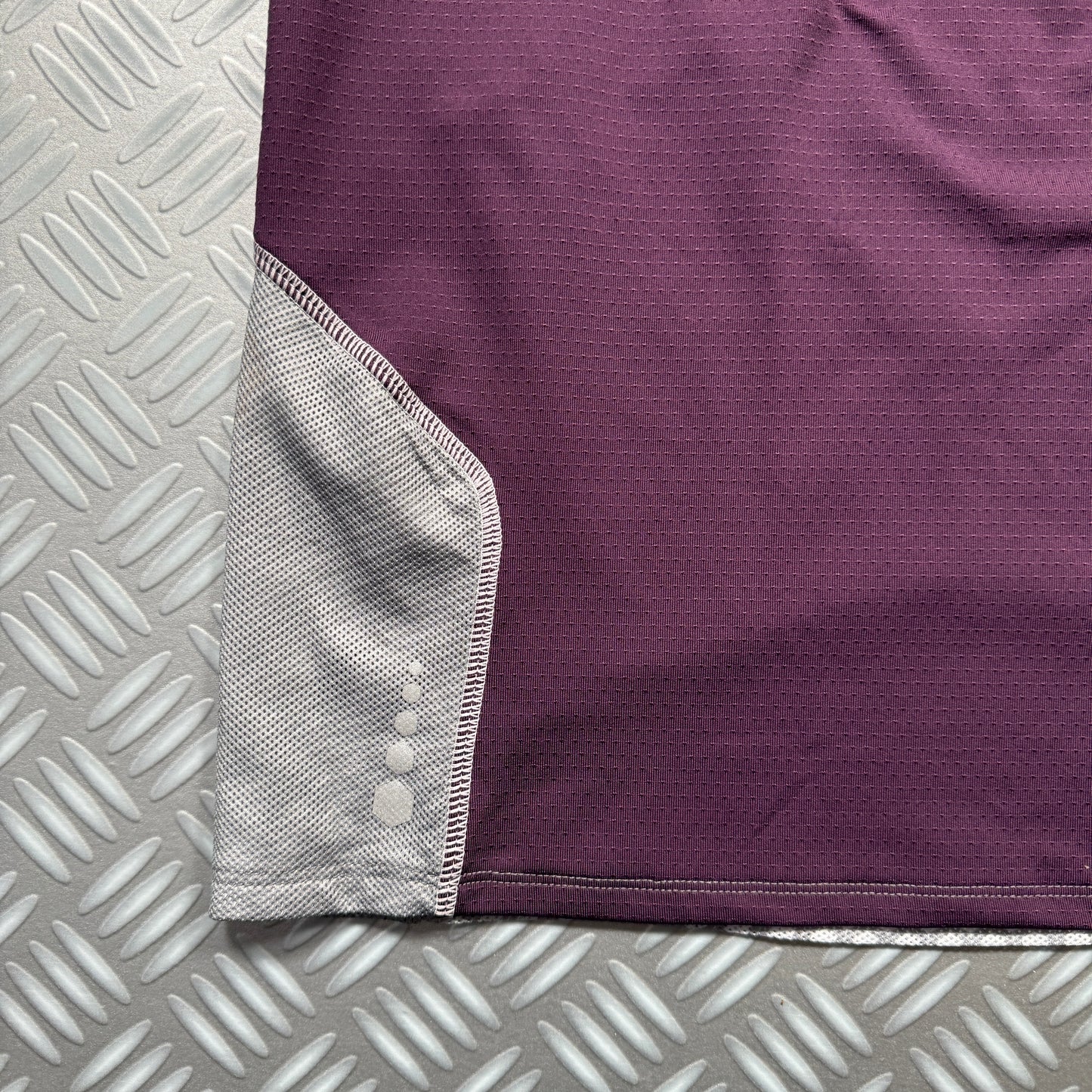 Nike Technical Activewear Panelled Quarter Zip Tee - Small