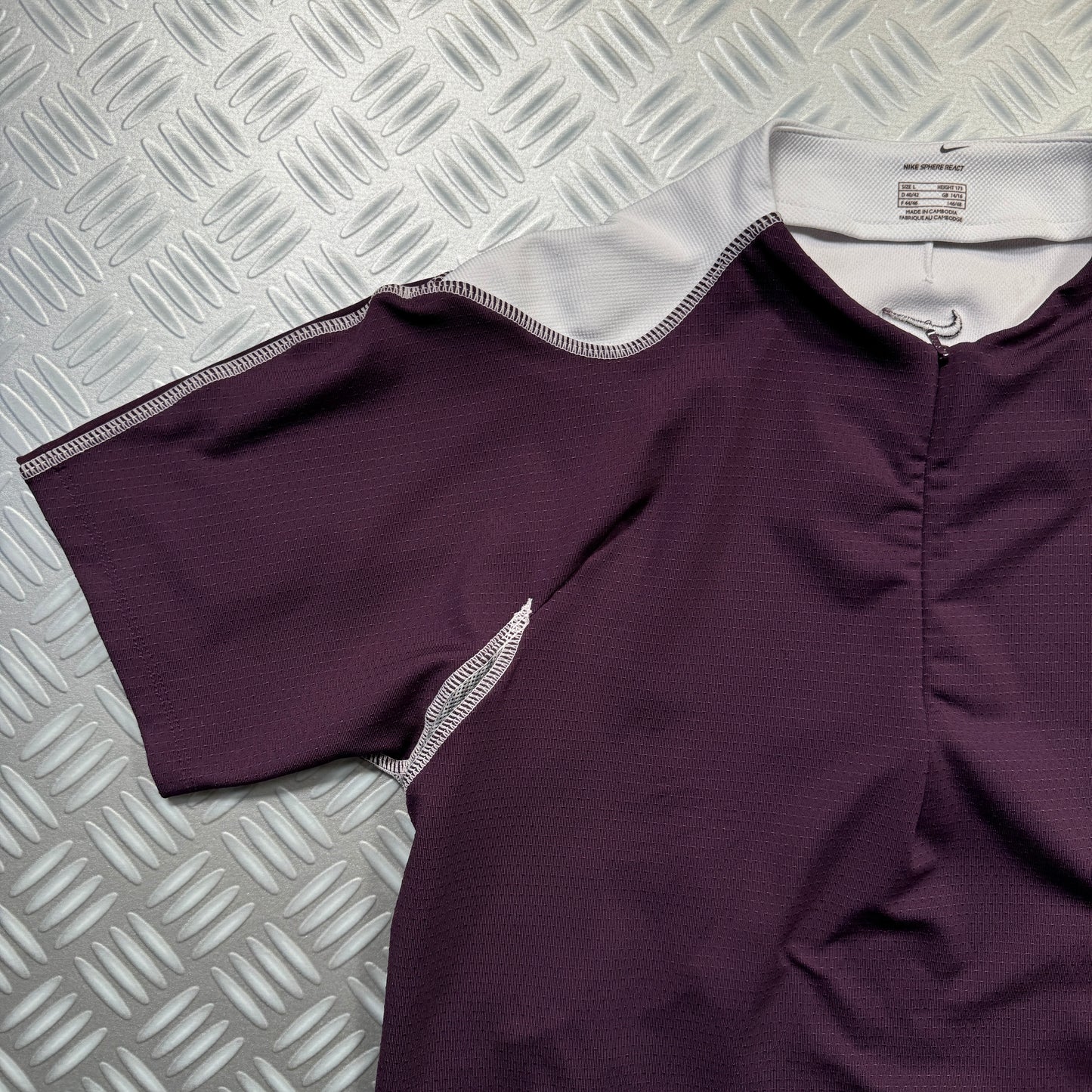 Nike Technical Activewear Panelled Quarter Zip Tee - Small