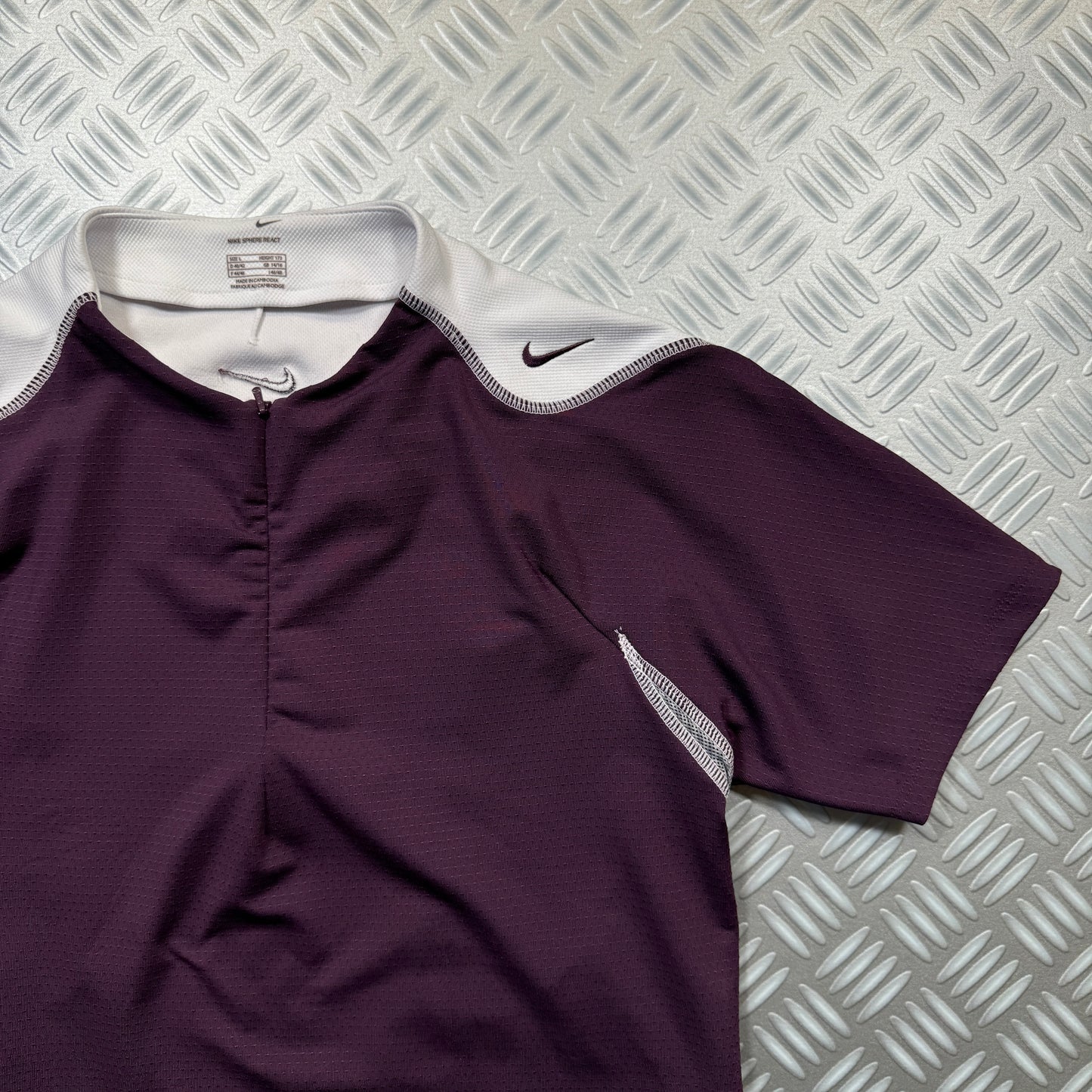 Nike Technical Activewear Panelled Quarter Zip Tee - Small