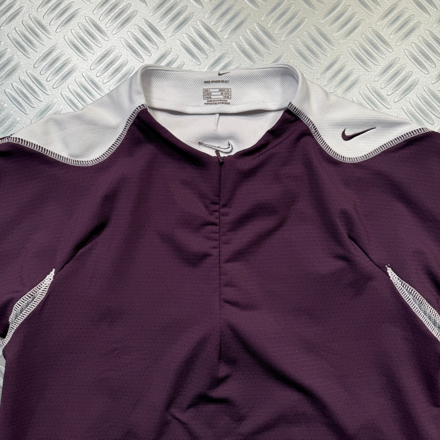 Nike Technical Activewear Panelled Quarter Zip Tee - Small