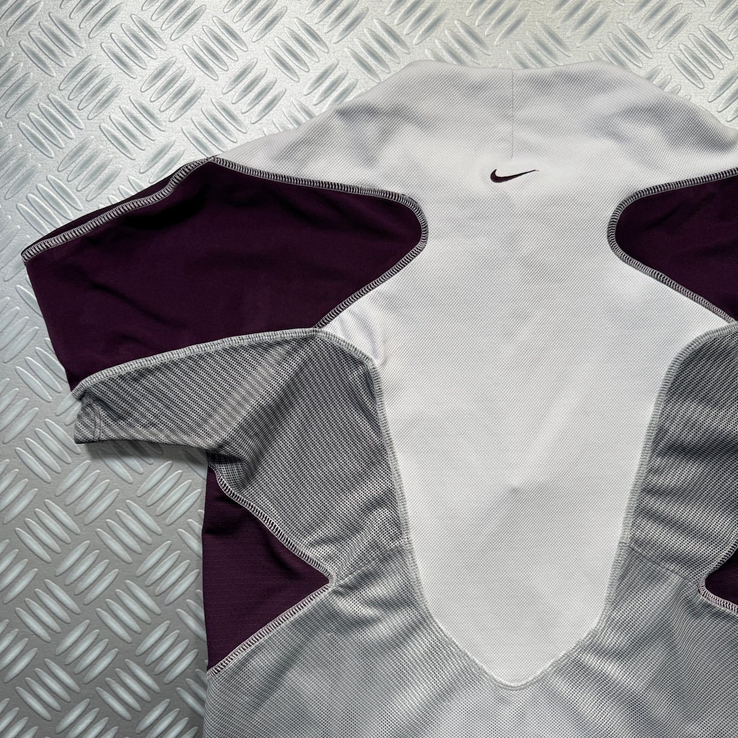 Nike Technical Activewear Panelled Quarter Zip Tee - Small