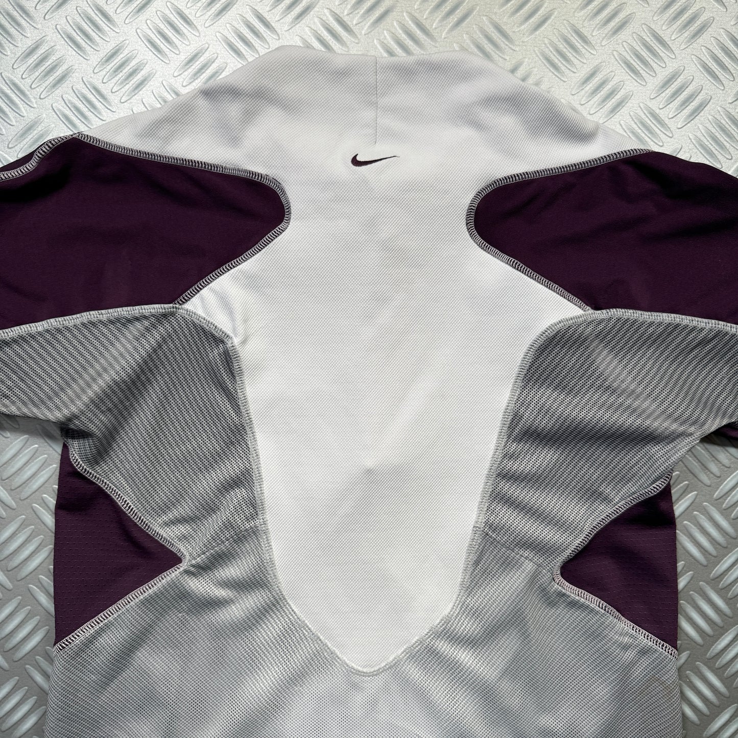 Nike Technical Activewear Panelled Quarter Zip Tee - Small