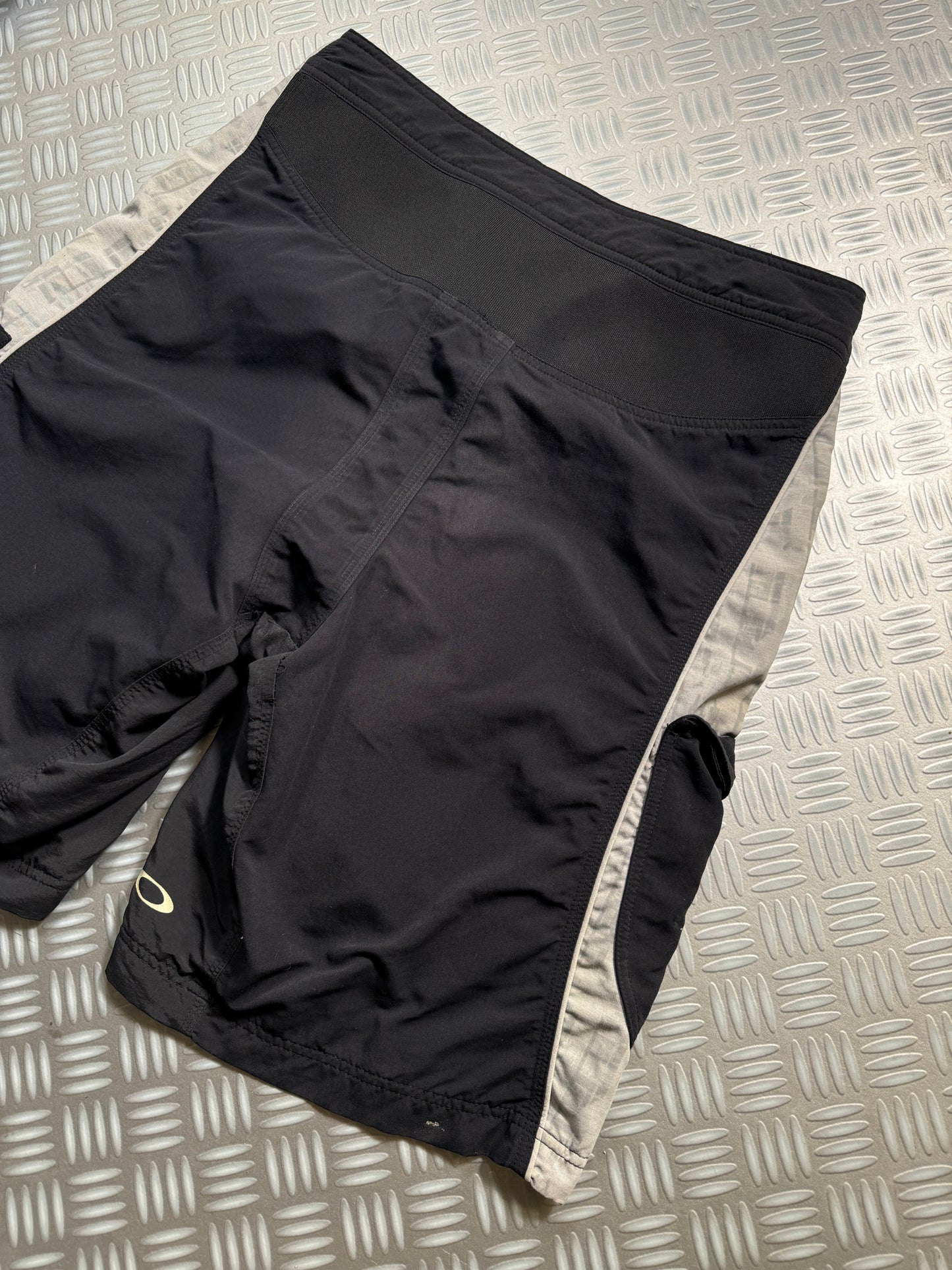 Early 2000's Oakley Software Ventilated Cargo Shorts - Large