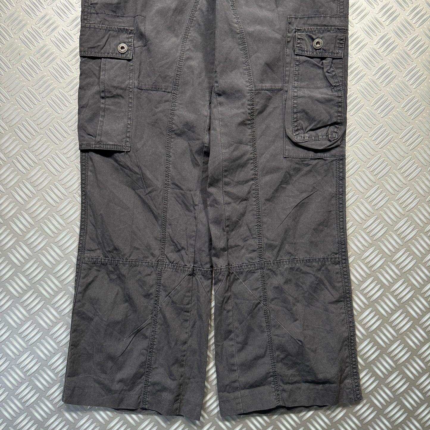 Early 2000's Unbranded Multi Pocket Cargo Pant - 36" Waist