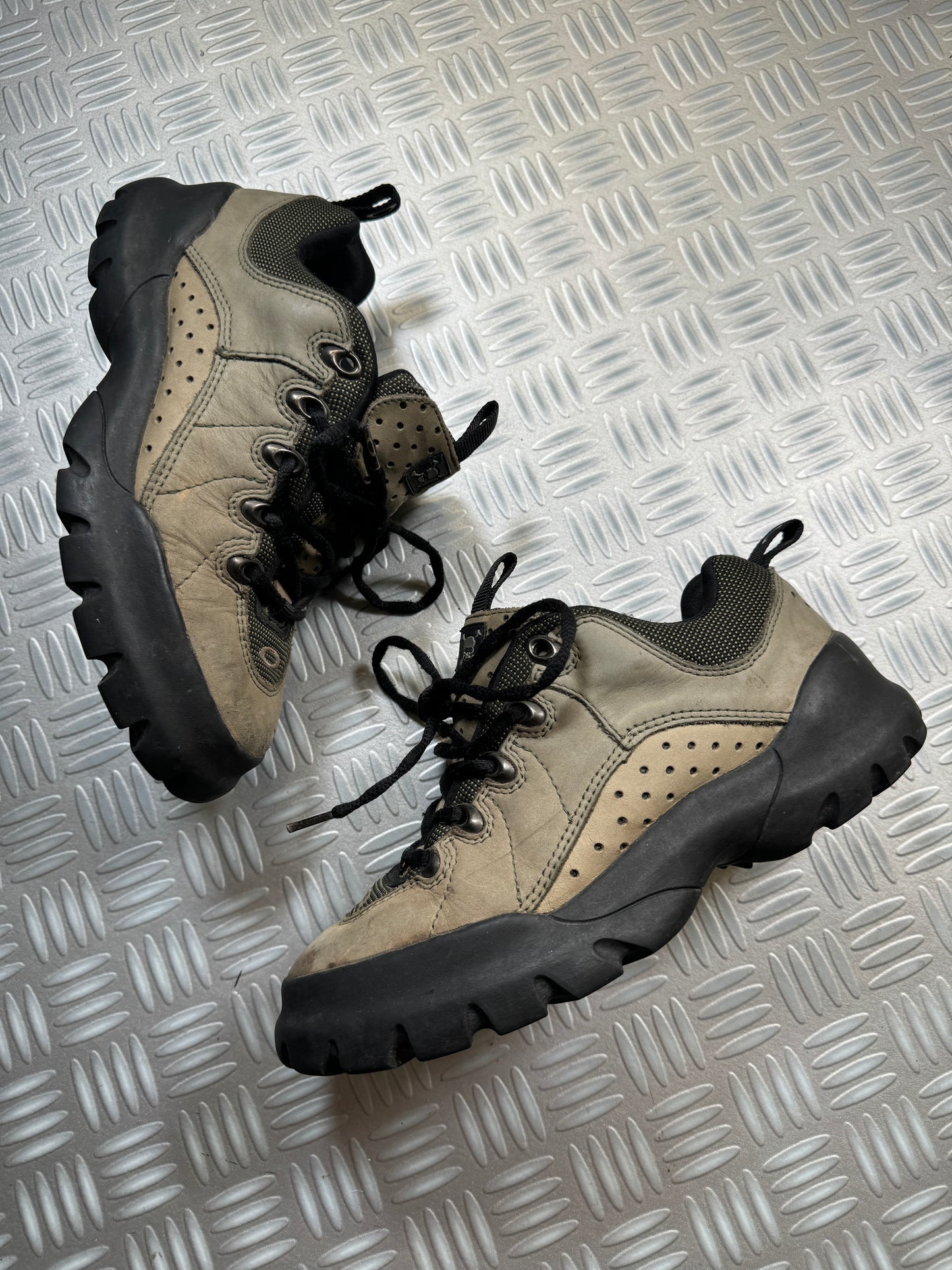 Early 2000's Oakley Nail Skull & Crossbones Hiking Trail Boots UK7 / US8