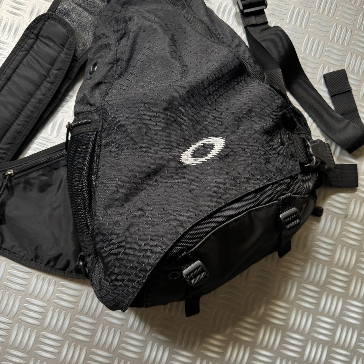 Early 2000's Oakley Jet Black Sandbag Sling