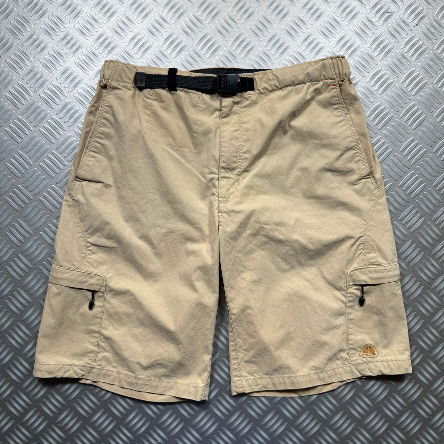 Early 2000's Nike ACG Beige Cargo Shorts - 32" Waist