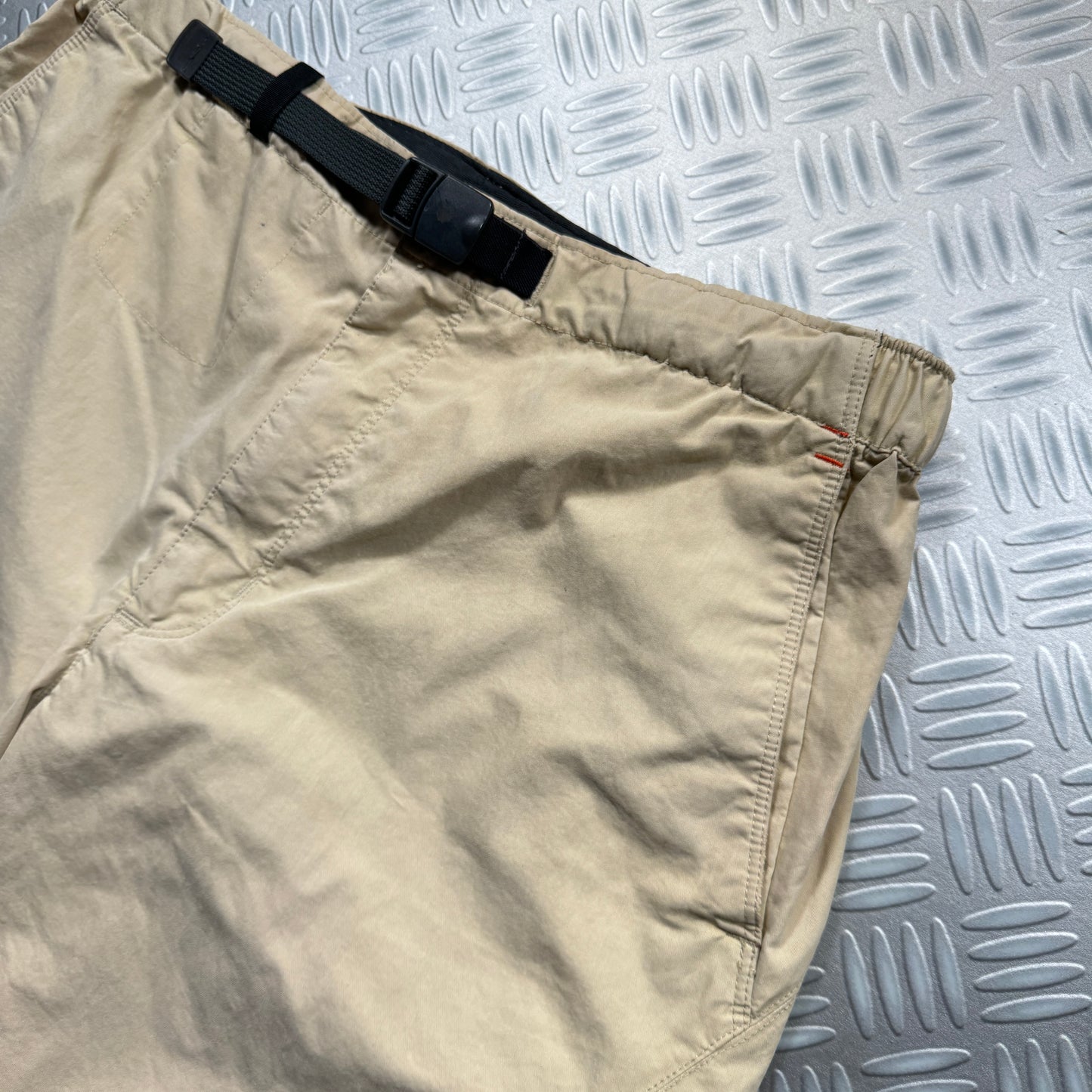 Early 2000's Nike ACG Beige Cargo Shorts - 32" Waist