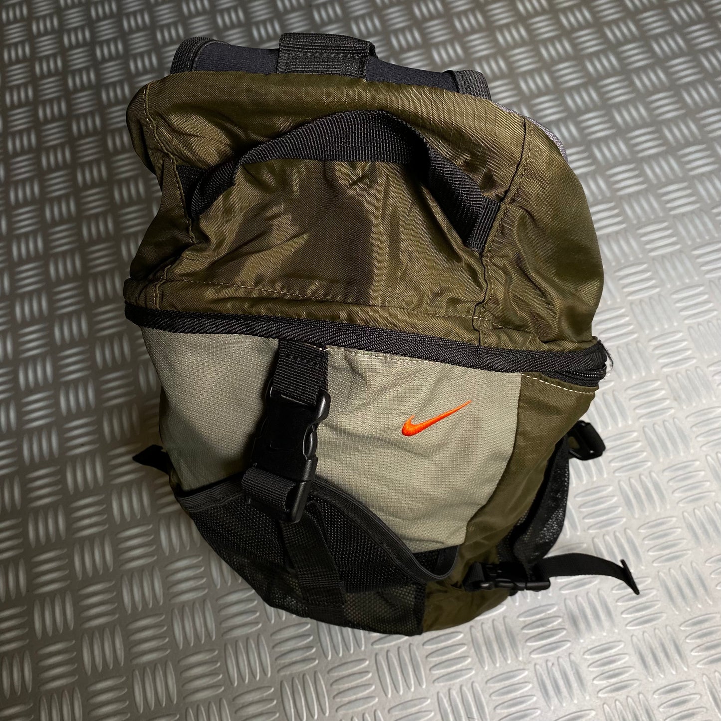 Early 2000's Nike Khaki Tonal Back Pack