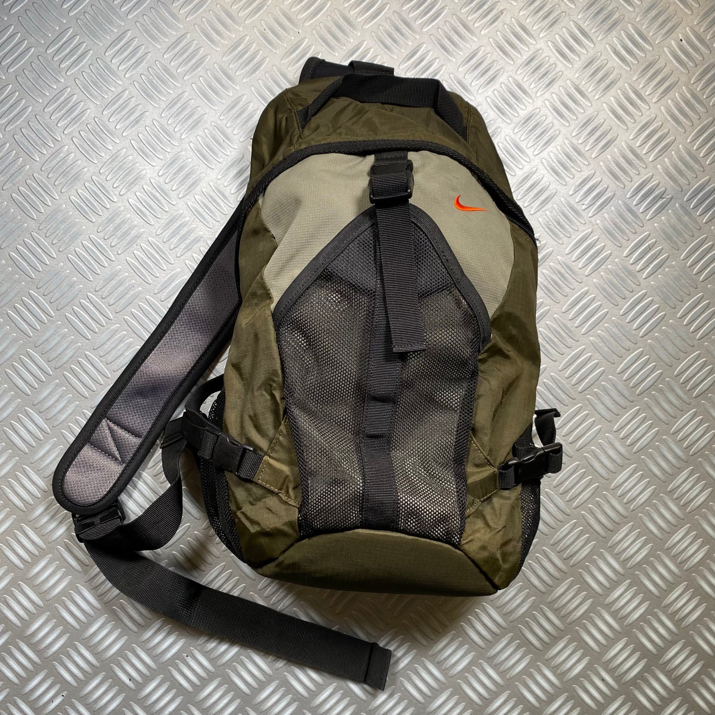 Early 2000's Nike Khaki Tonal Back Pack