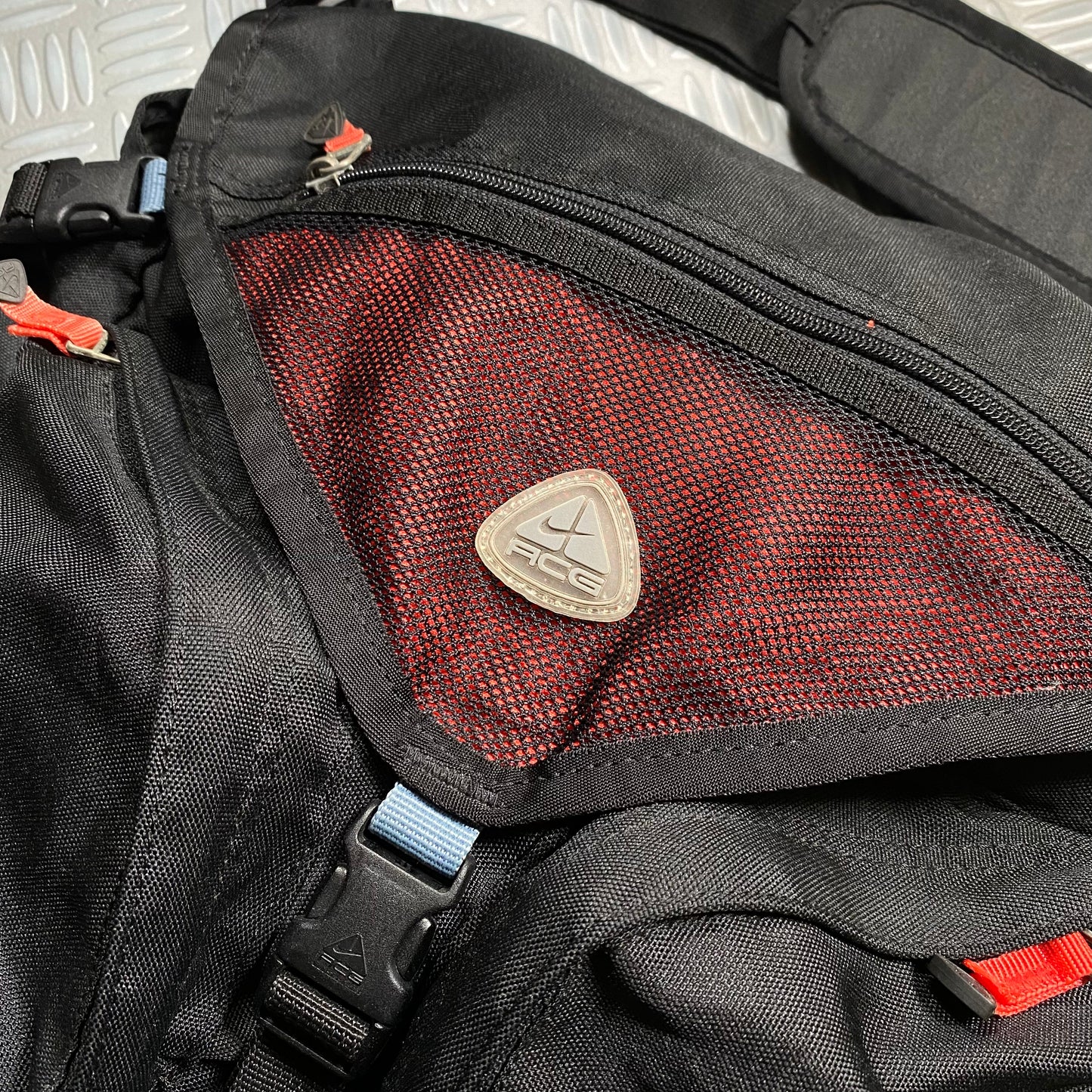 Nike ACG Multi-Pocket Side Bag