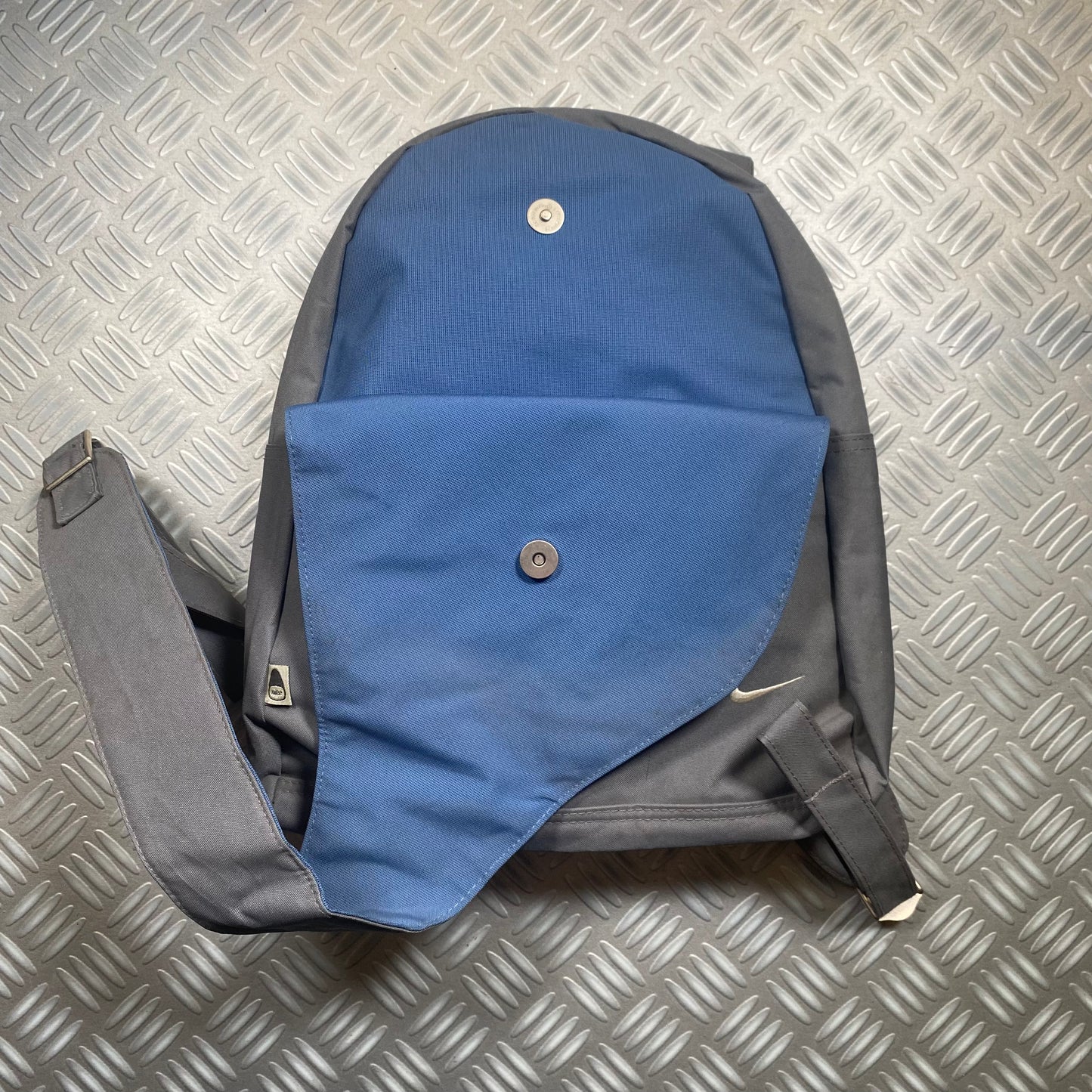 2000 Nike Grey Magnetic Back Pack