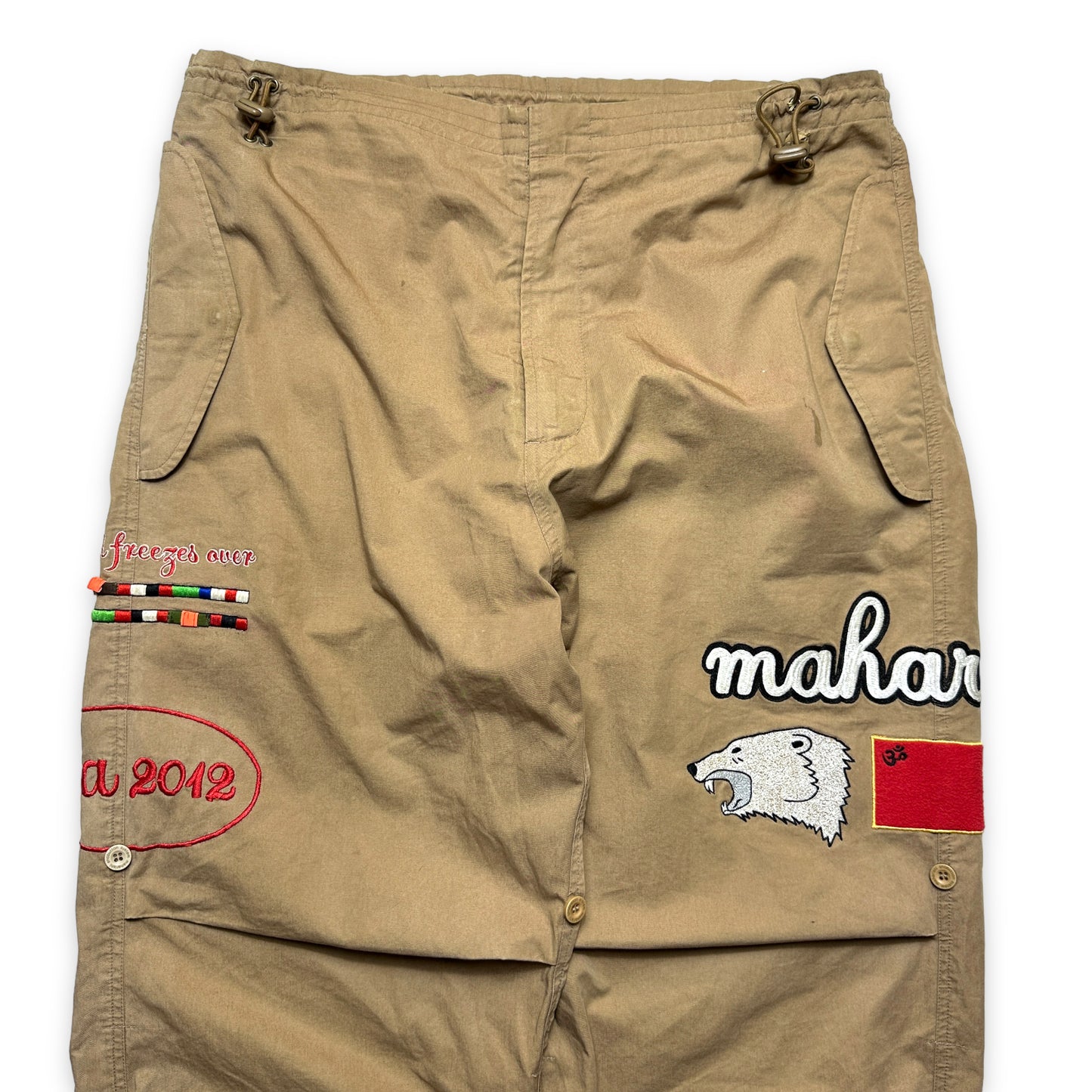 Maharishi World Tour Snopants fortement brodés - Grand