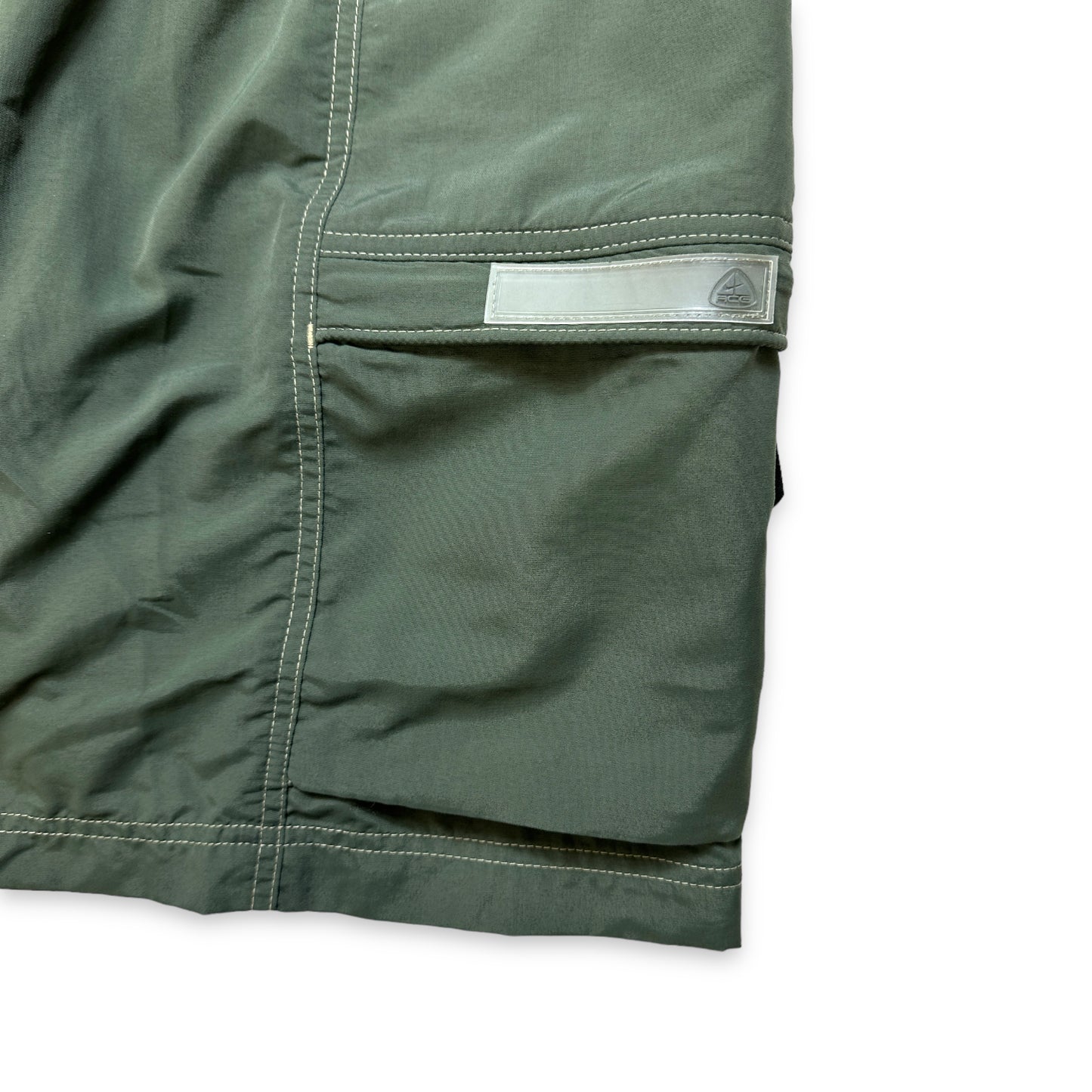 Nike ACG Short cargo à coutures contrastées - Plusieurs tailles