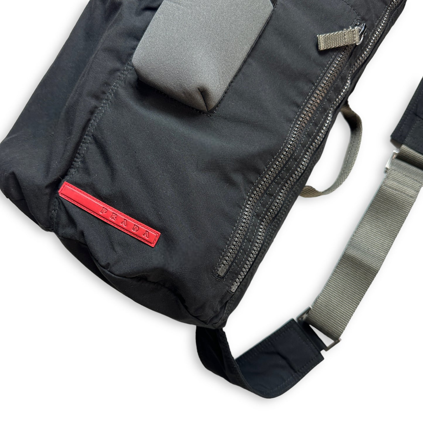 Sac à bandoulière multi-poches Prada Sport du début des années 2000