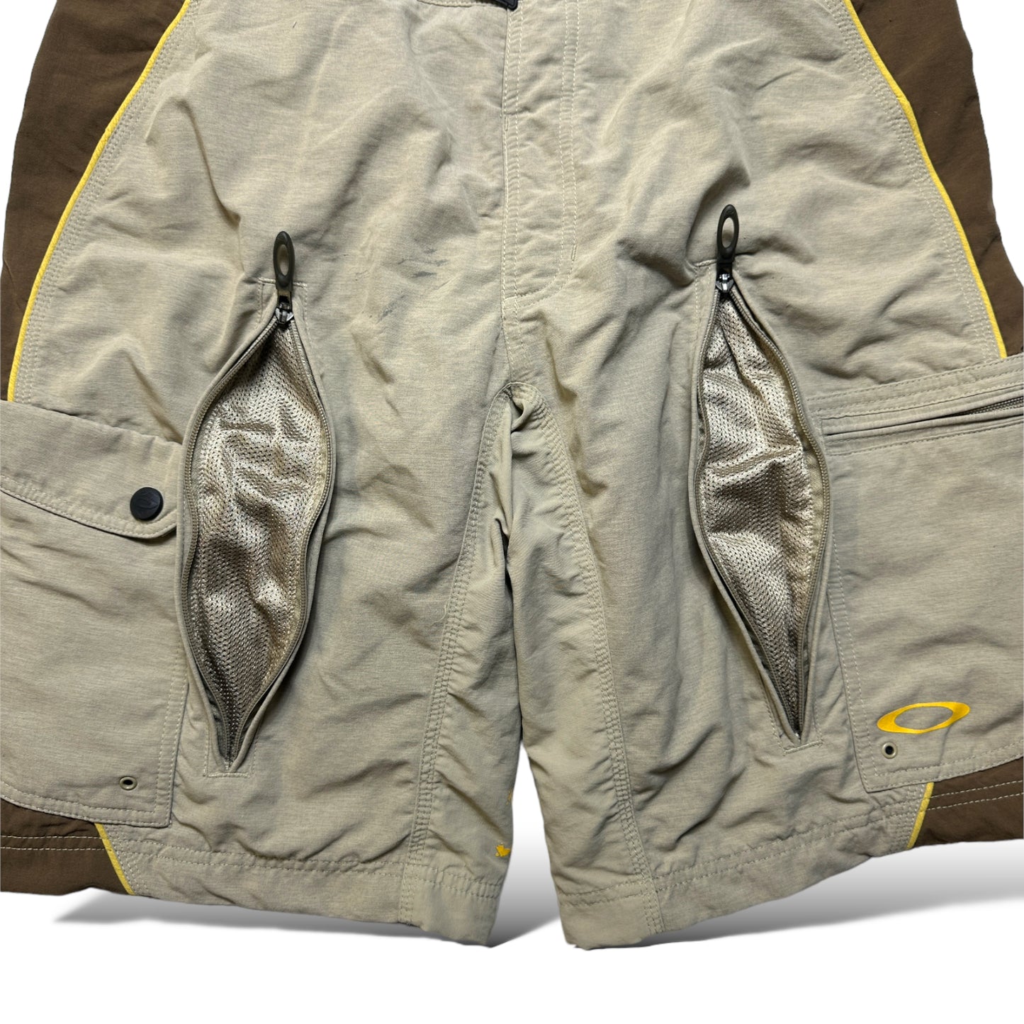 Sample Oakley Ventilated Cargo Shorts - Large