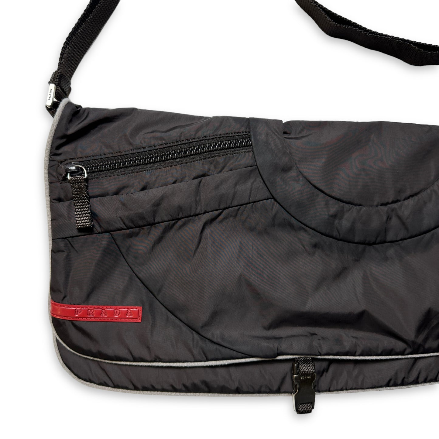 Sac bandoulière Prada Sport marron foncé avec poche cachée