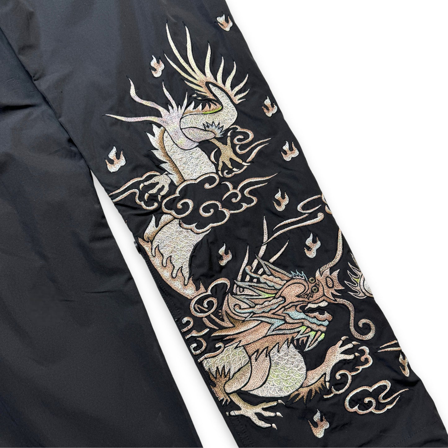 Snopant Dragon Brodé Noir Maharishi 2021 - Taille 34"