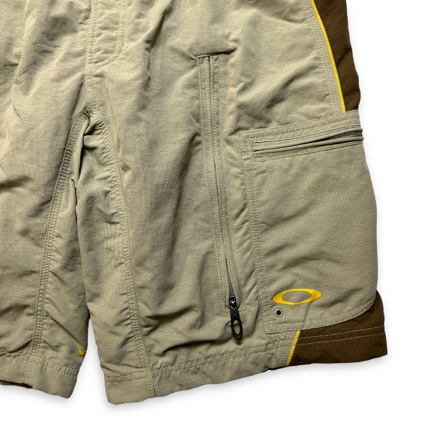 Sample Oakley Ventilated Cargo Shorts - Large