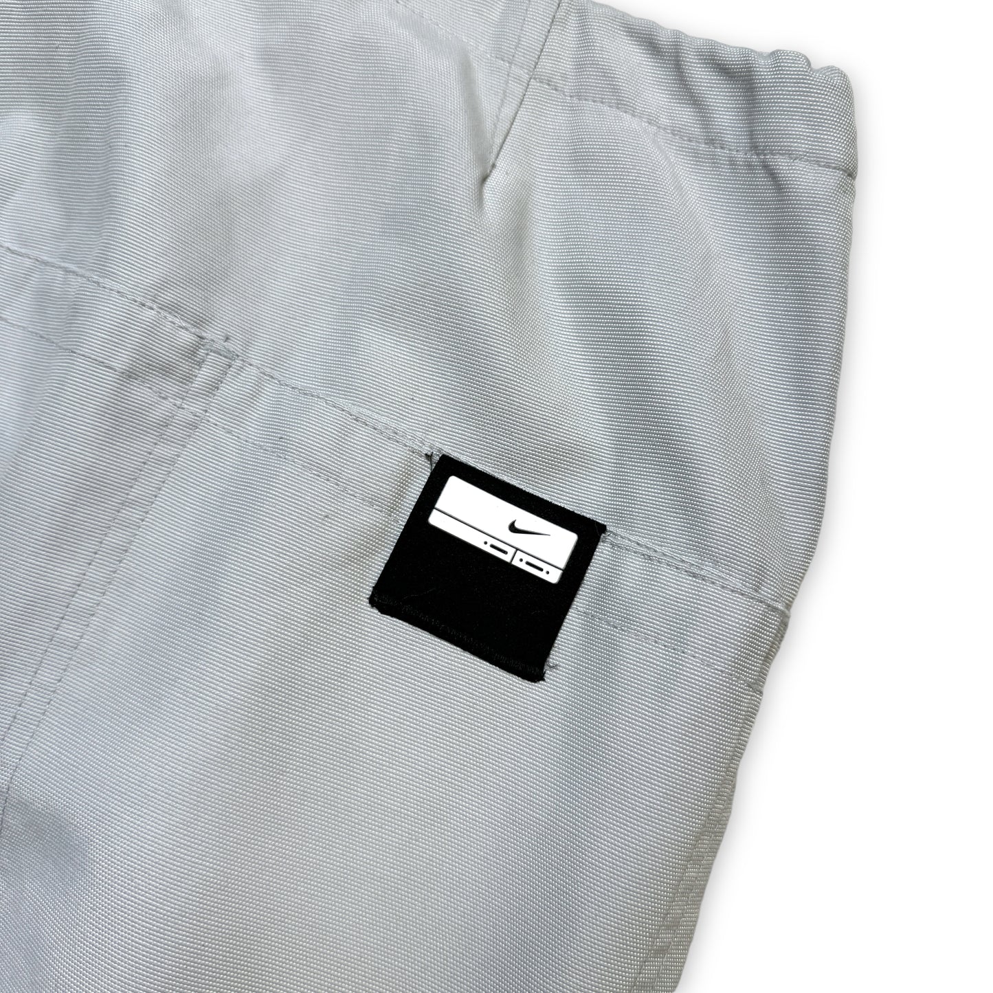 ナイキ アーティキュレート パネル オフホワイト ダーツ ニー パンツ - ウエスト 36 インチ