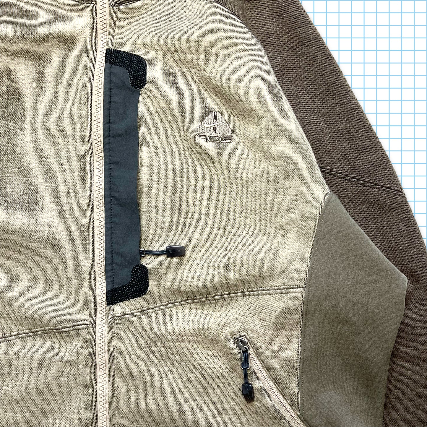 Nike ACG Asymmetric Pocket Jacket - Medium / Large