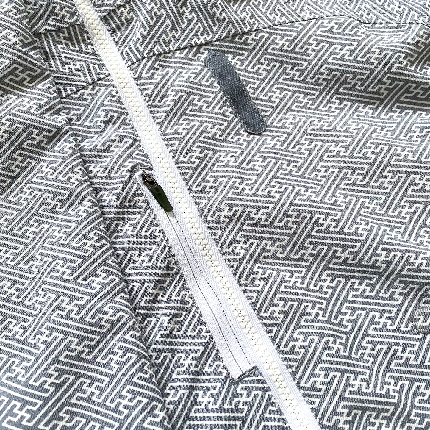 Vintage Nike ACG Aztek Grey/White Padded Jacket - Large