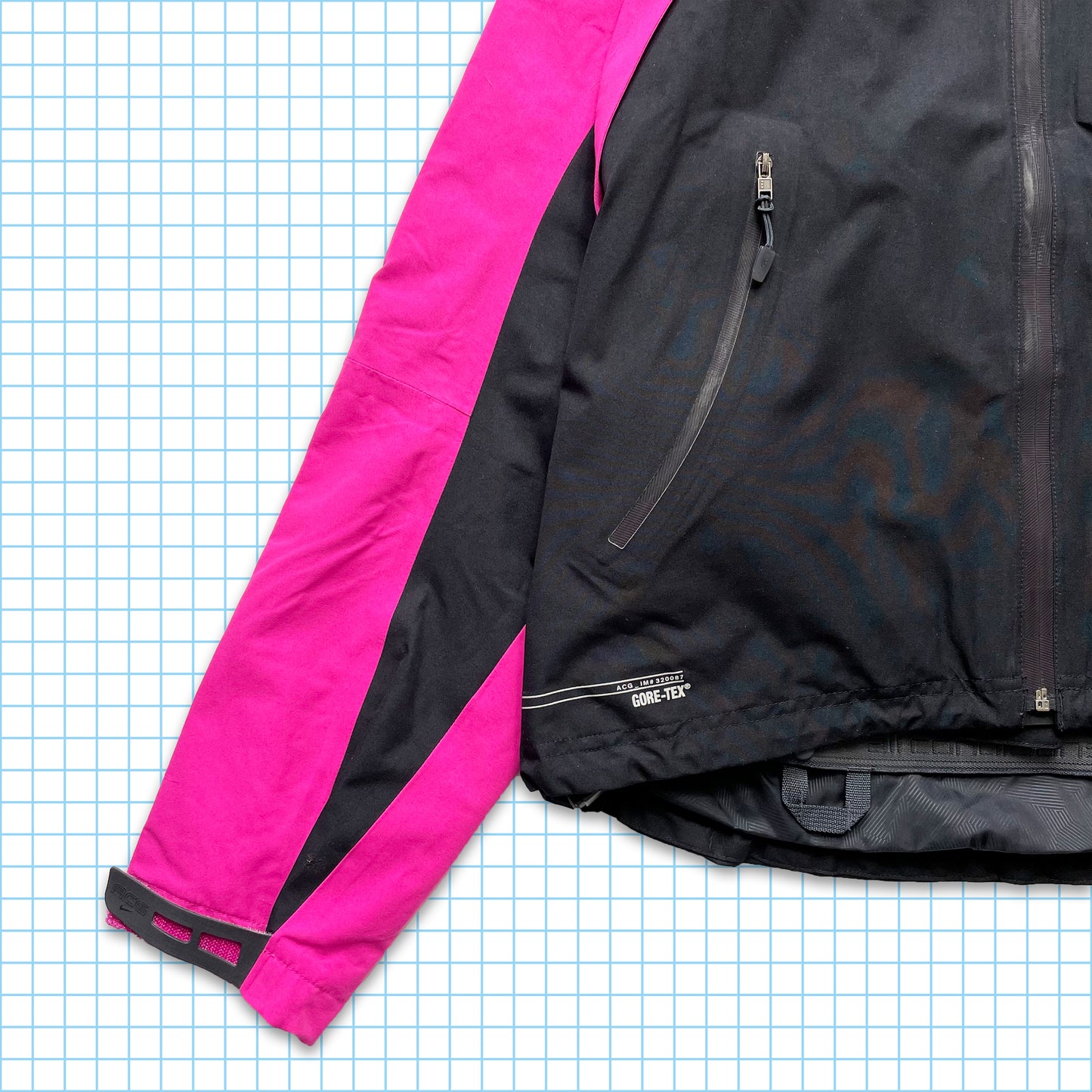 Vintage Nike ACG Black/Pink Gore-Tex Padded Tri Pocket Padded Jacket - Small / Medium