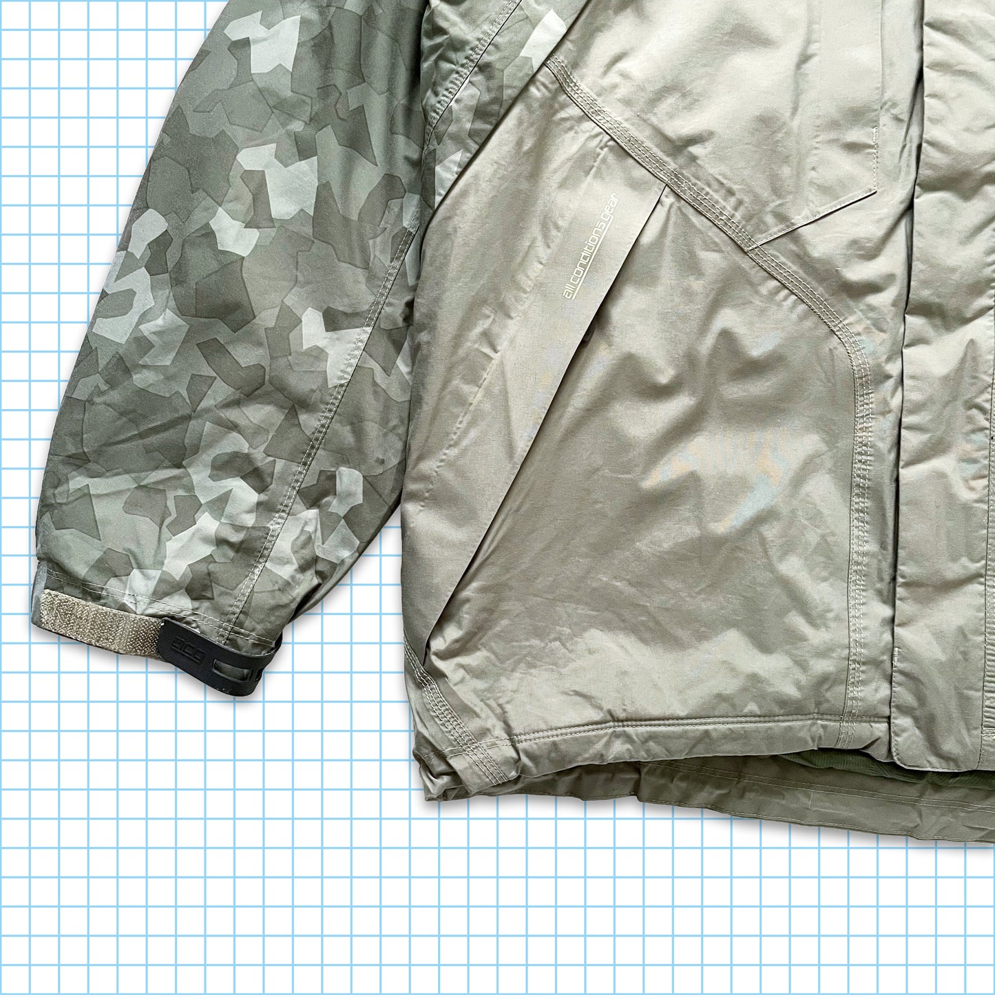 Vintage Nike ACG Camo Arms Padded Technical Jacket - Large
