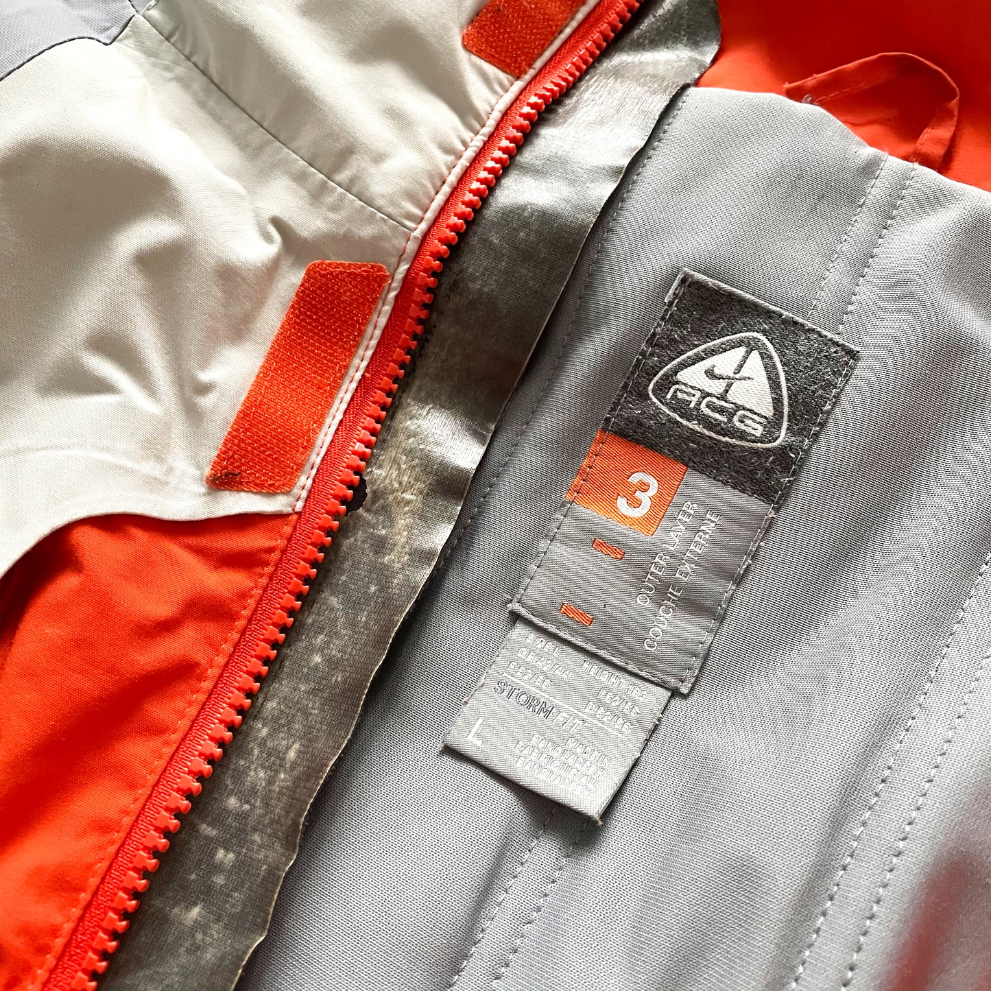 Vintage Nike ACG Gradient Padded Jacket - Large / Extra Large