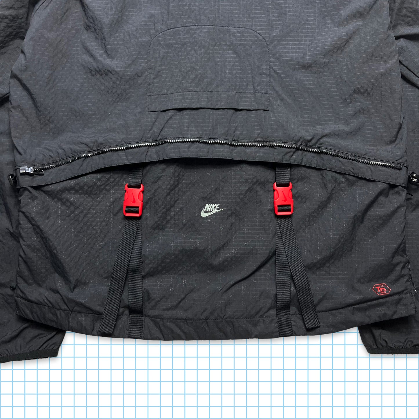 Nike Tuned 2in1 Convertible Windbreaker - Medium / Large