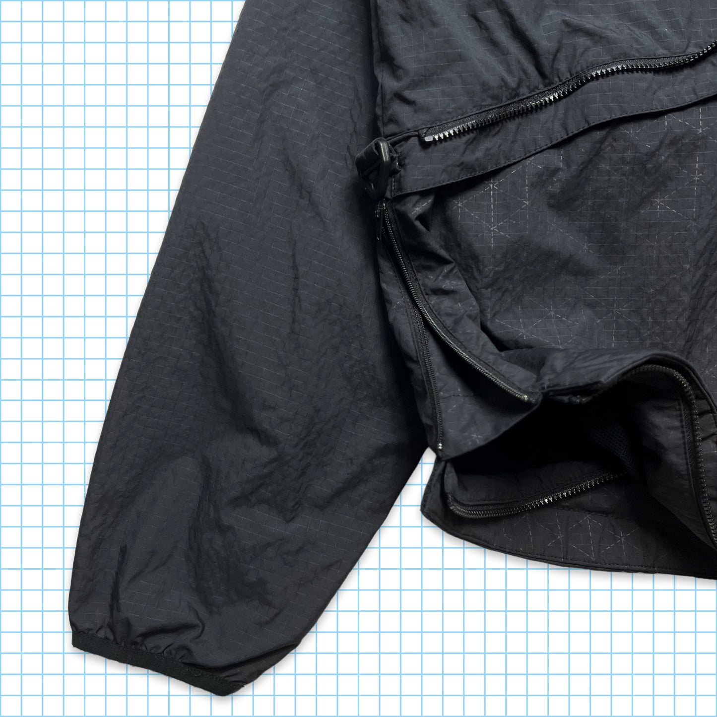 Nike Tuned 2in1 Convertible Windbreaker - Medium / Large