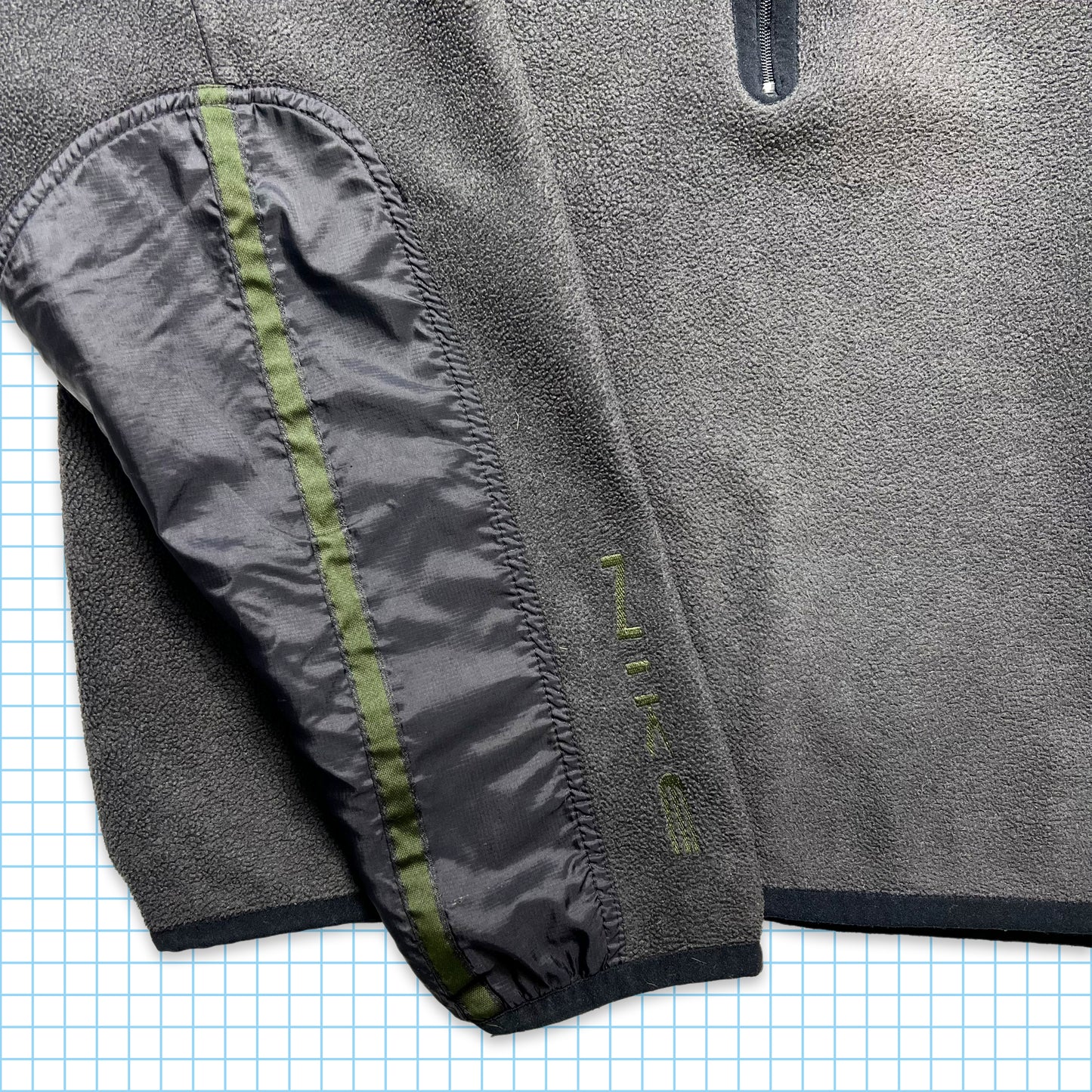 Nike Fleece/Nylon Panelled Grey Quarter Zip - Small / Medium