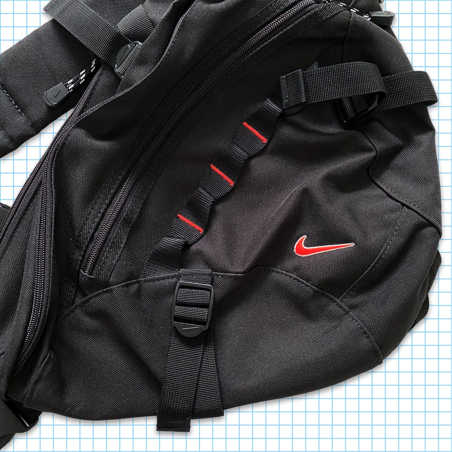 vintage Nike Technique Noir/Rouge Tri-Harness Cross Body Bag