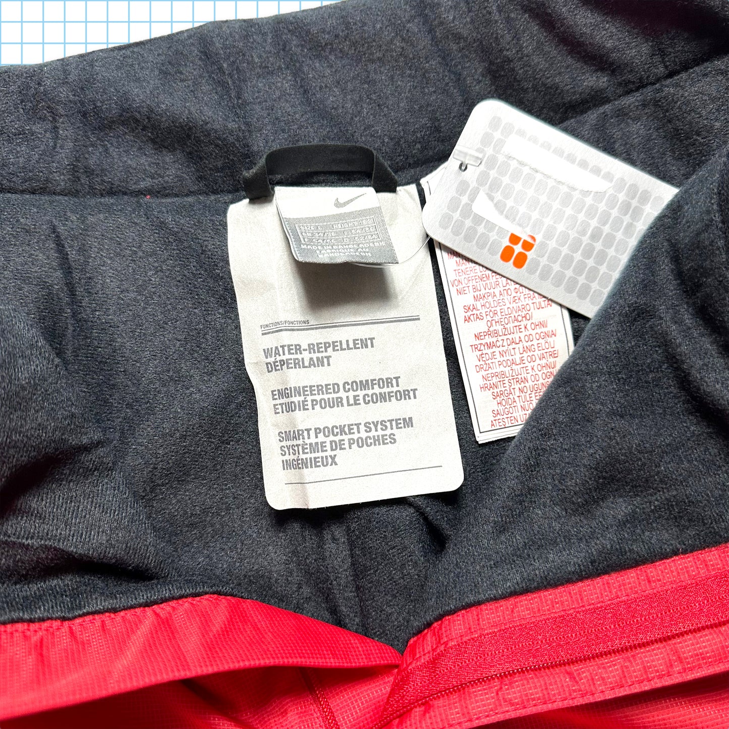 Nike SPRTSDLX Pantalon de survêtement à panneaux rouges - Taille 32-36"
