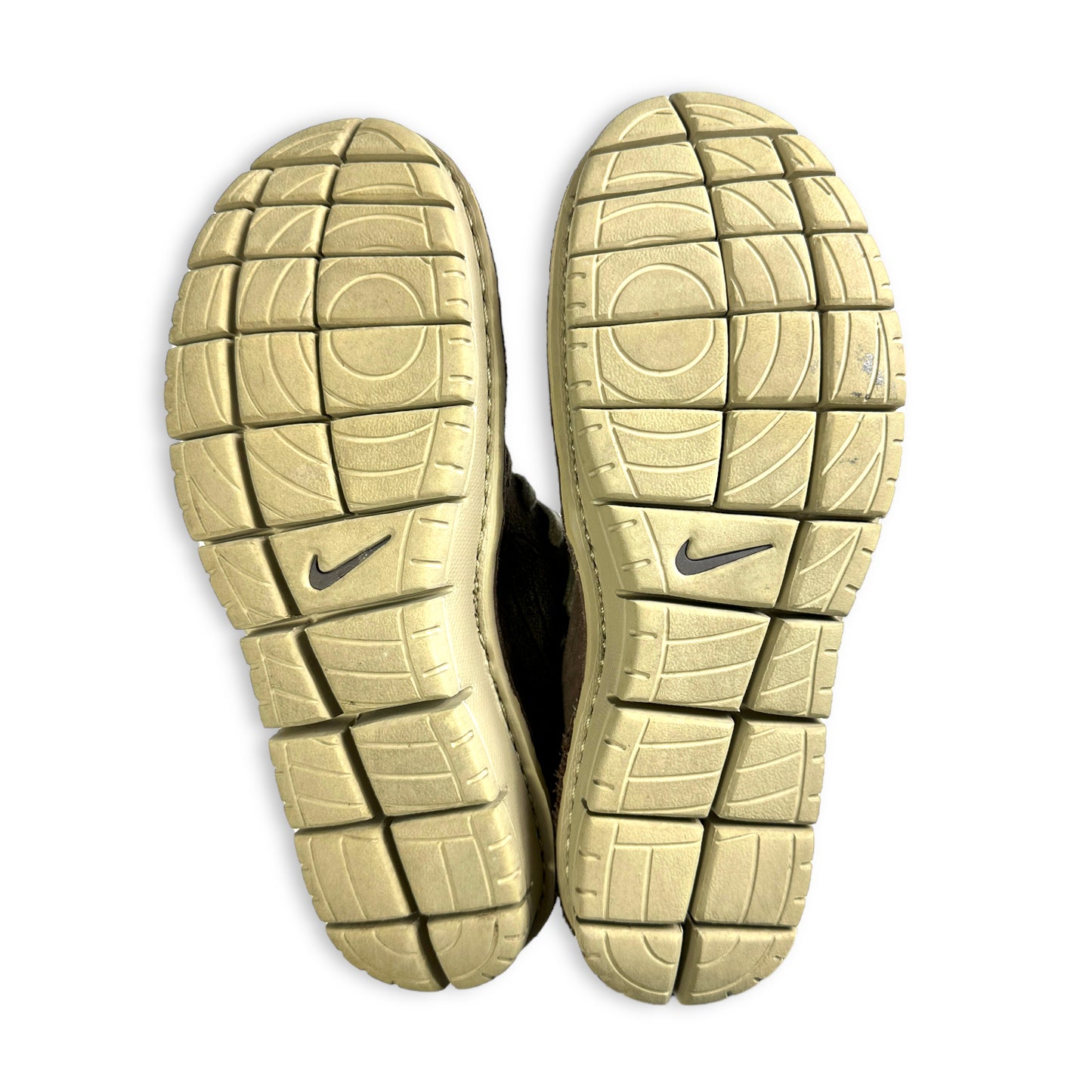 2005 Nike Considered ' BB' Mid Everyday Shoe - UK8 / US9 / EU42