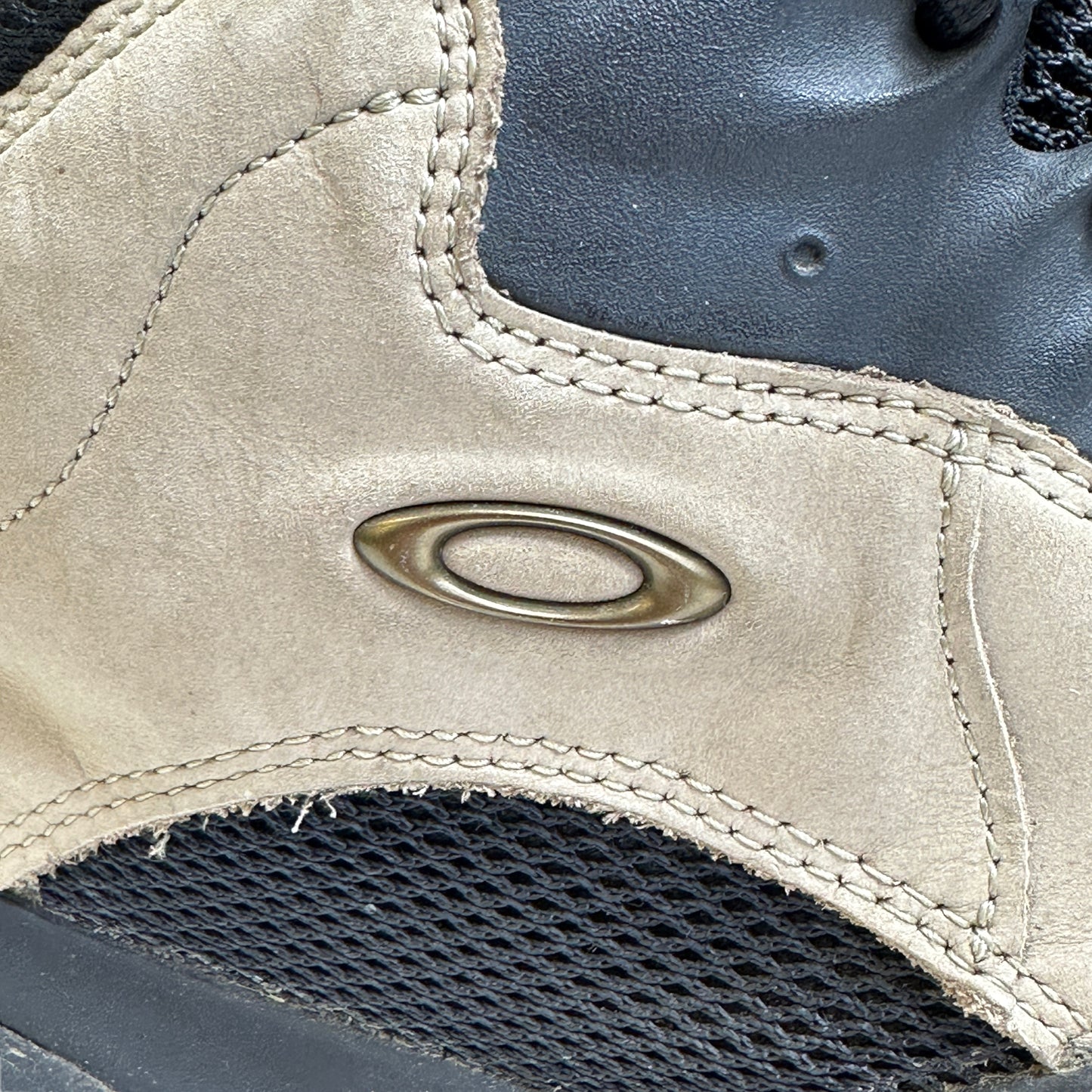 Oakley Beige/Black Chopsaw UK11.5/US12.5