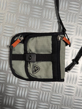 Load image into Gallery viewer, Early 2000’s Nike ACG Mini Side Bag/Wallet