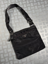 Charger l&#39;image dans la galerie, Early 2000&#39;s Prada Milano Black Cross Body Bag