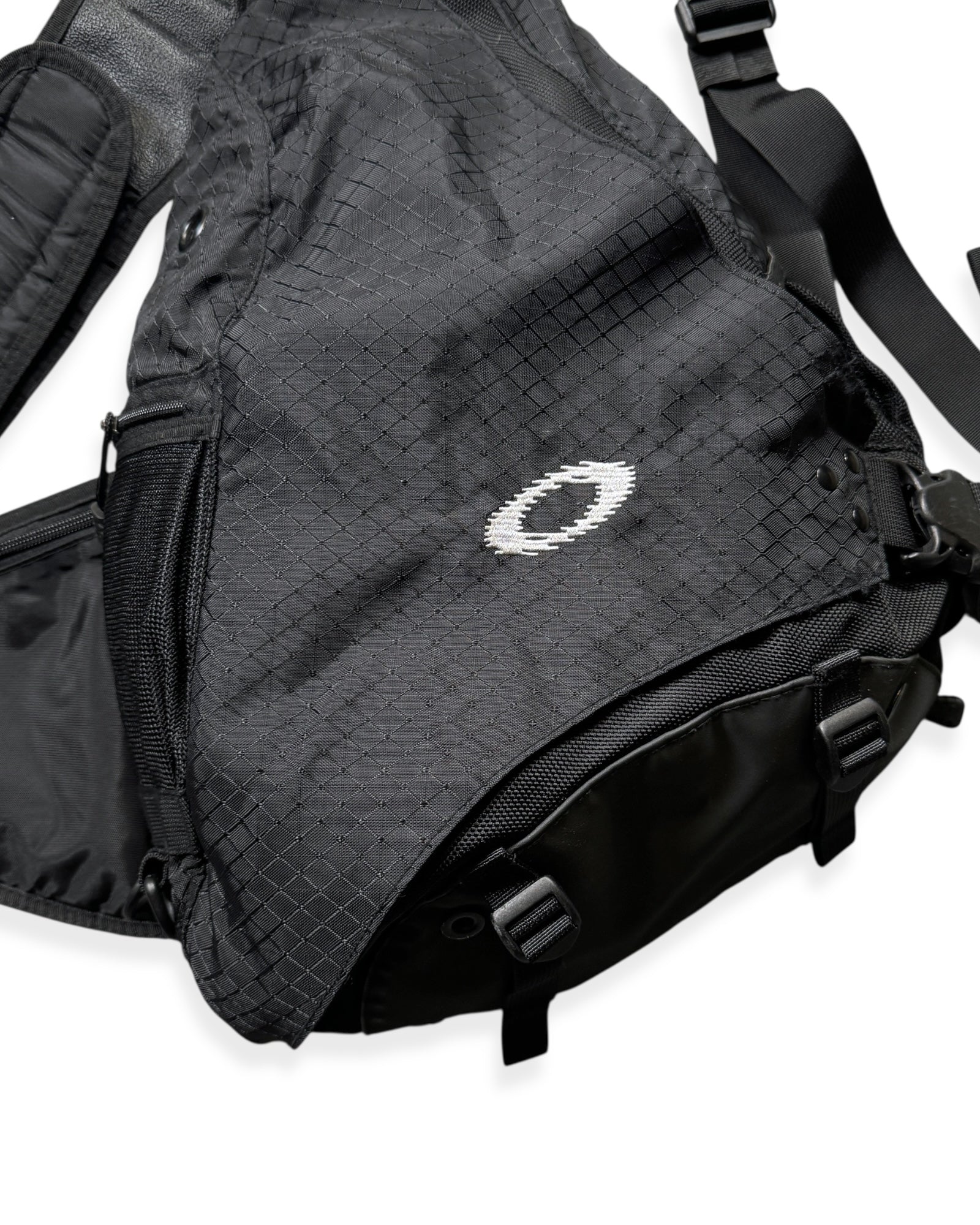 バッグ 2000's Oakley Jet Black Sandbag Sling Early 2000's Oakley Jet Black Sandbag Sling – Holsales