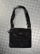 Charger l&#39;image dans la galerie, Early 2000&#39;s Prada Milano Black Cross Body Bag