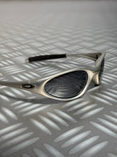 Load image into Gallery viewer, Oakley Gen 1 Silver Minute Sunglasses