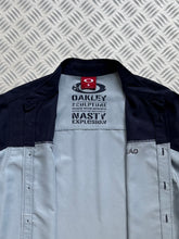 画像をギャラリービューアに読み込む, Early 2000’s Oakley Spellout Shirt