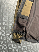 画像をギャラリービューアに読み込む, Arc’teryx Leaf Gen2 Khaki Gore-Tex Shell Jacket - Medium