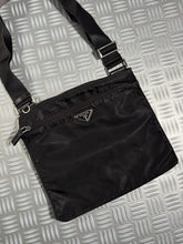 Charger l&#39;image dans la galerie, Early 2000&#39;s Prada Milano Black Cross Body Bag