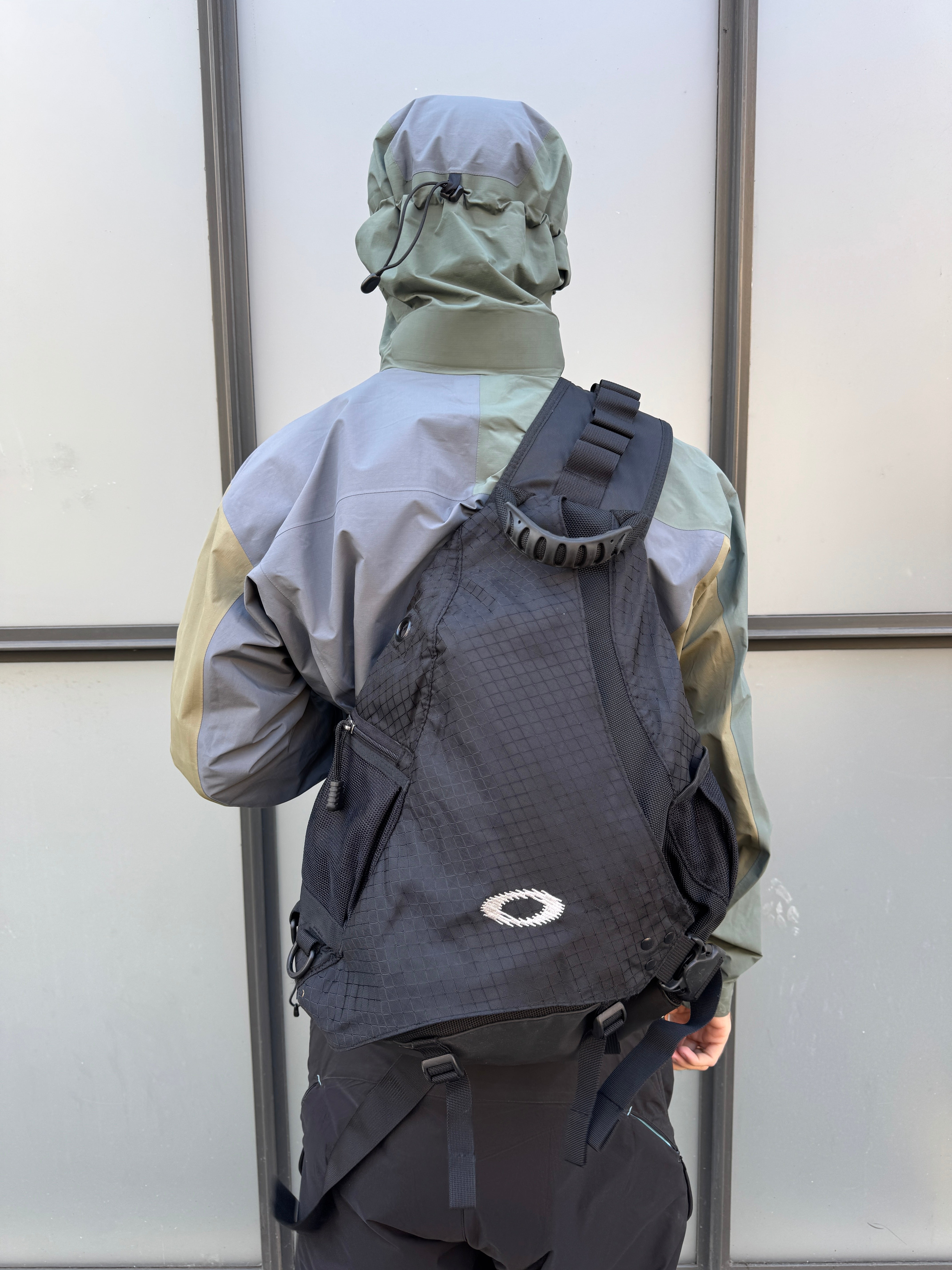 バッグ 2000's Oakley Jet Black Sandbag Sling Early 2000's Oakley Jet Black Sandbag Sling – Holsales