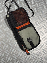 Carica l&#39;immagine nel visualizzatore di Gallery, Early 2000’s Nike ACG Mini Side Bag/Wallet