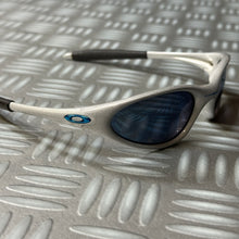 Load image into Gallery viewer, Oakley Minute Silver/Blue Sunglasses